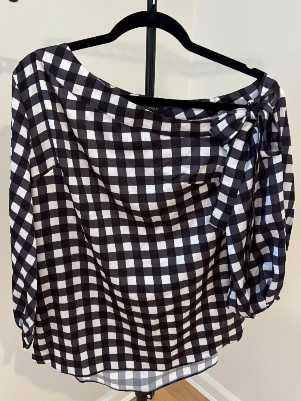 🏷️ Banana Republic Black White Gingham Off The Shoulder Tie Blouse - Size S